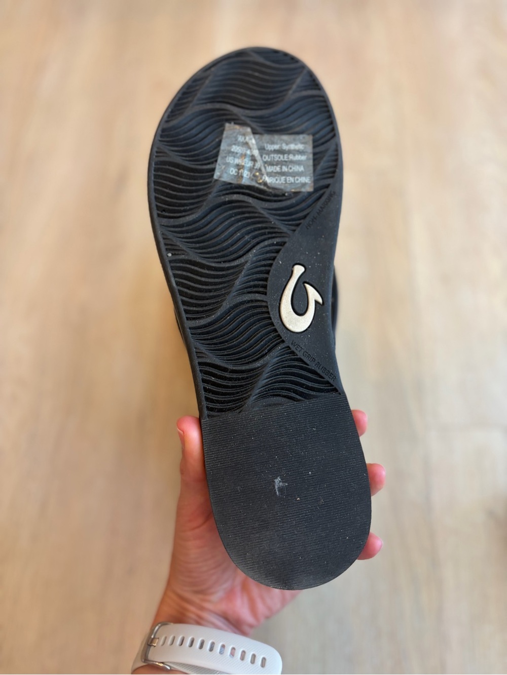 Olukai Aka Women's Black Slip-On Sandal 39 8.5 Like New - Picture 2 of 4